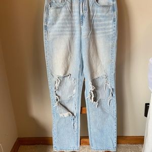 American Eagle ripped mom jean